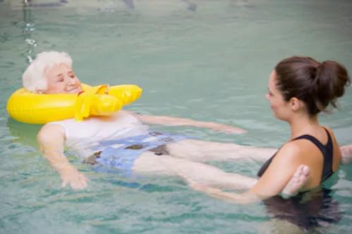 Fisioterapia aquática geriatria